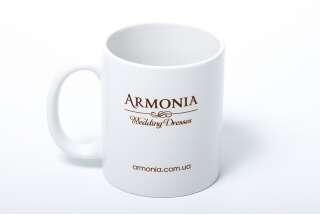 Белые чашки с логотипом